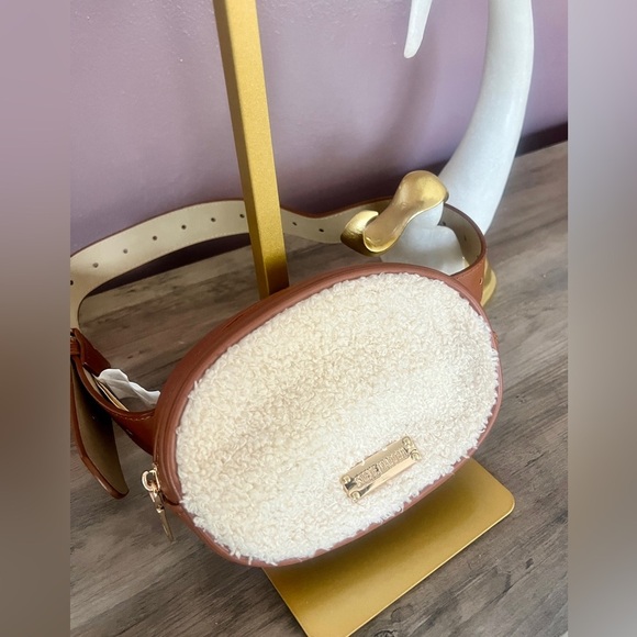 Steve Madden Oval Belt Bag - Picture 3 of 8